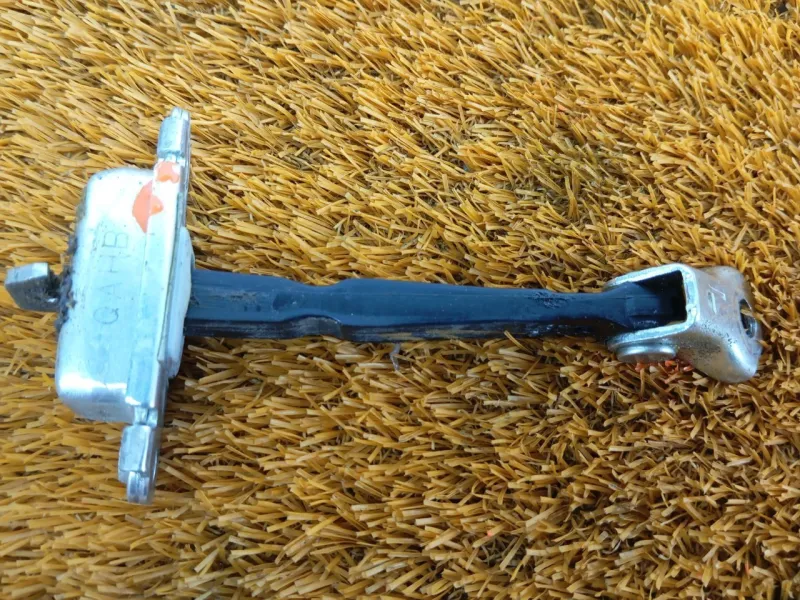 Ограничитель двери