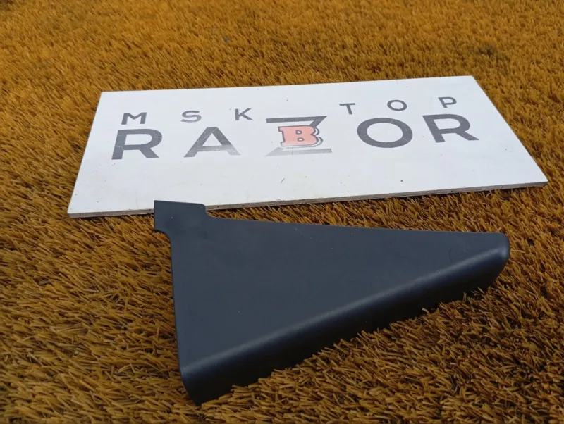 Уголок двери