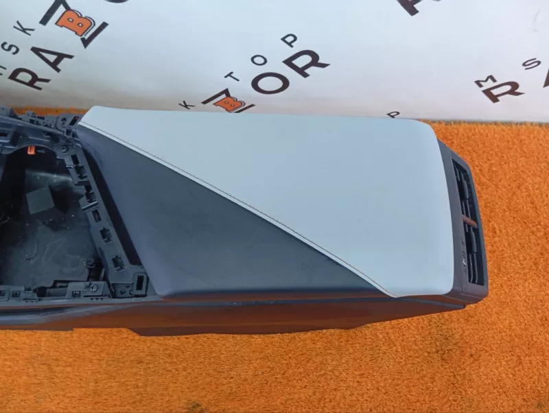 Подлокотник