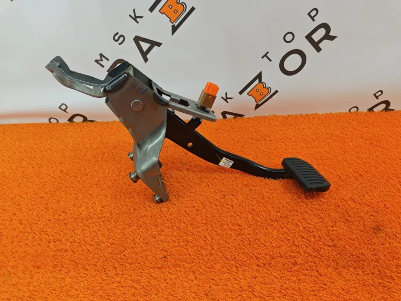 Педаль тормоза