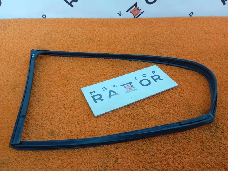 Уплотнитель стекла двери