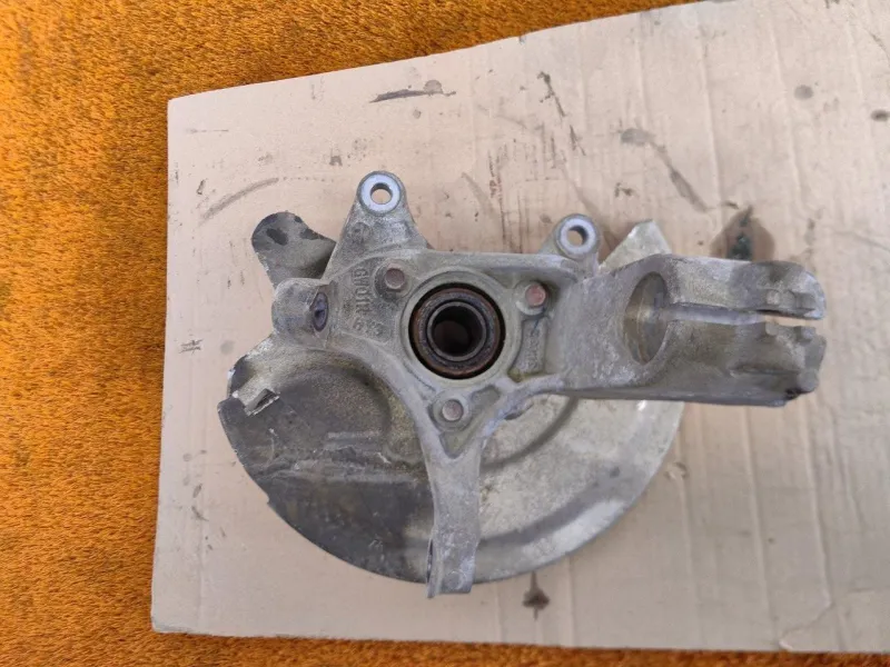 Кулак поворотный