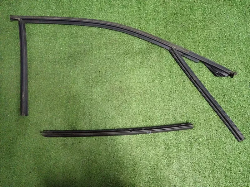 Уплотнитель стекла двери