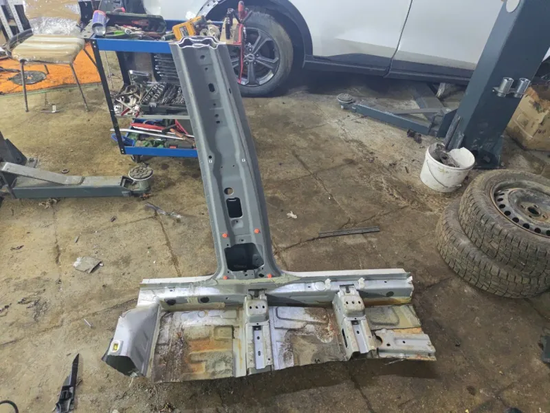 Порог с центральной стойкой