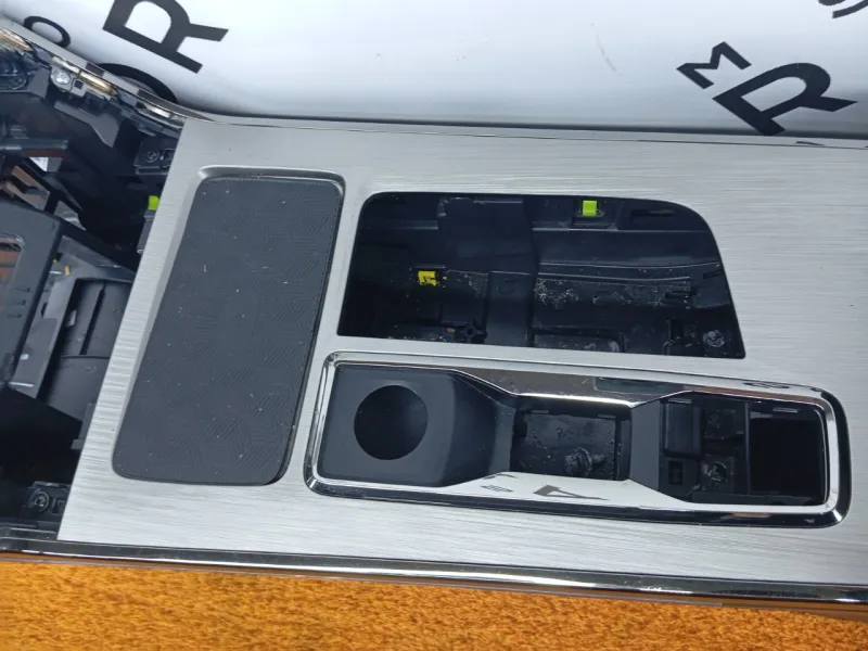 Консоль центральная