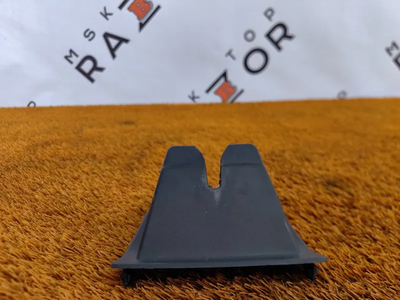 Накладка замка багажника