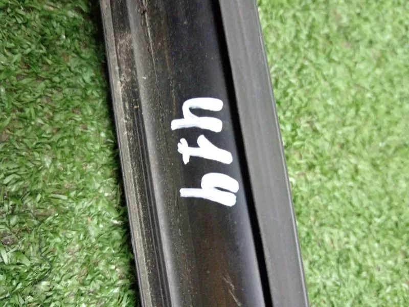 Уплотнитель стекла двери