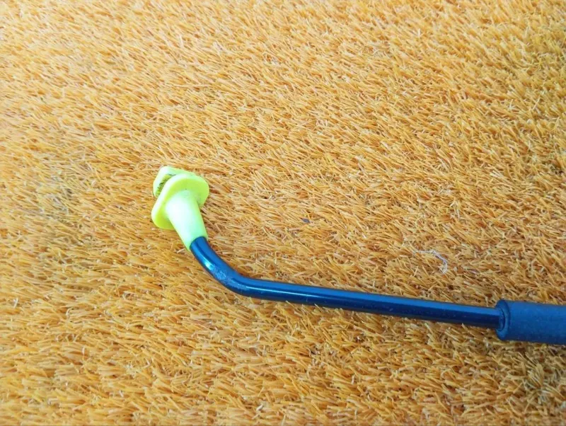 Упор капота