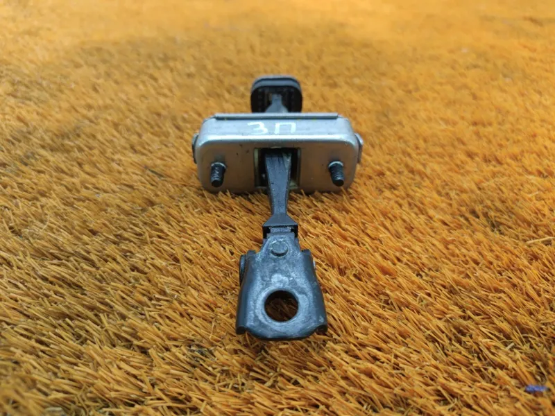 Ограничитель двери