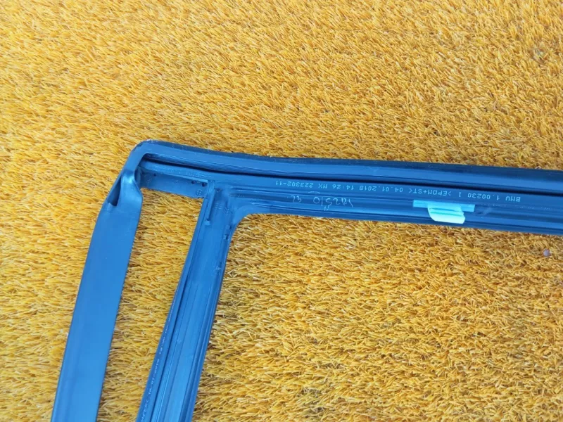 Уплотнитель стекла двери