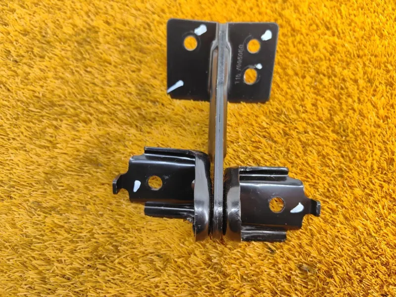 Кронштейн заднего сиденья