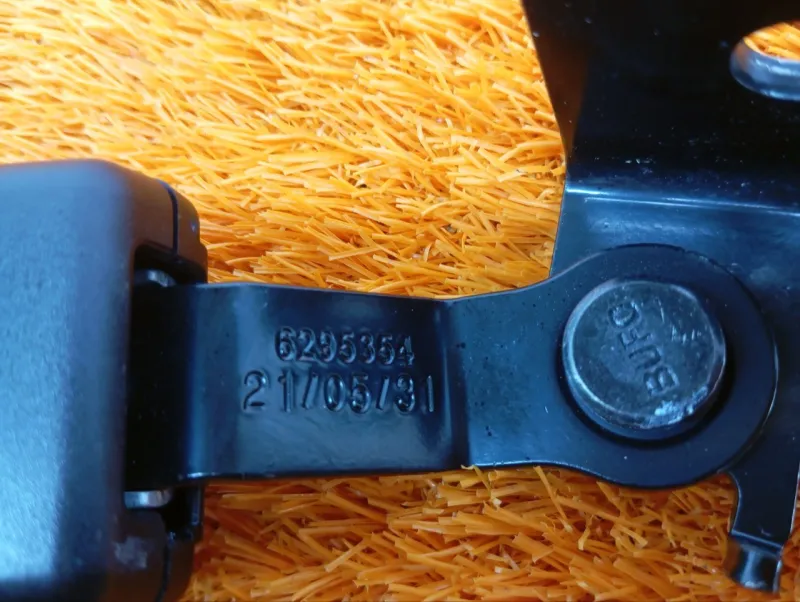 Ответная часть ремня безопасности