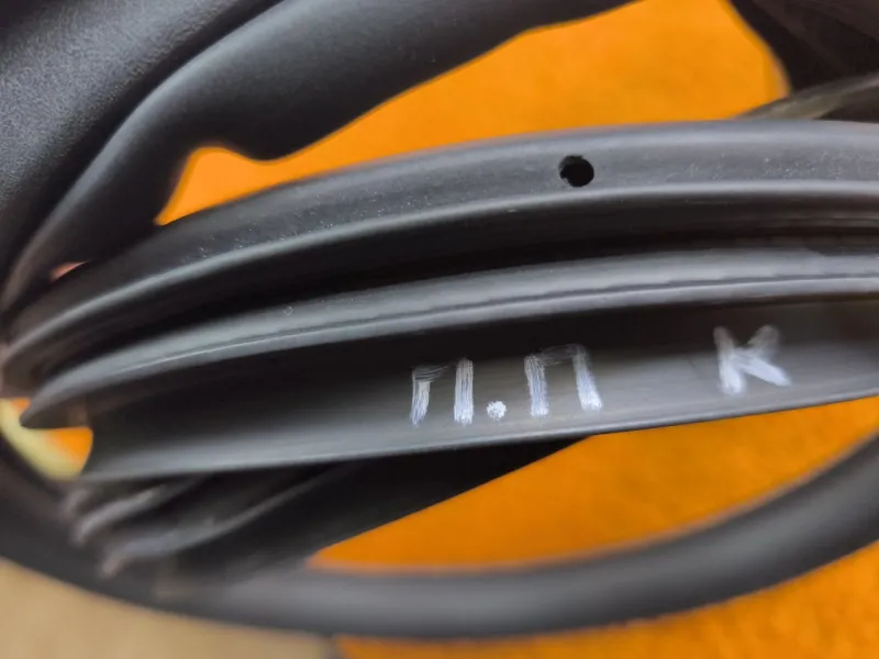 Уплотнитель проема двери