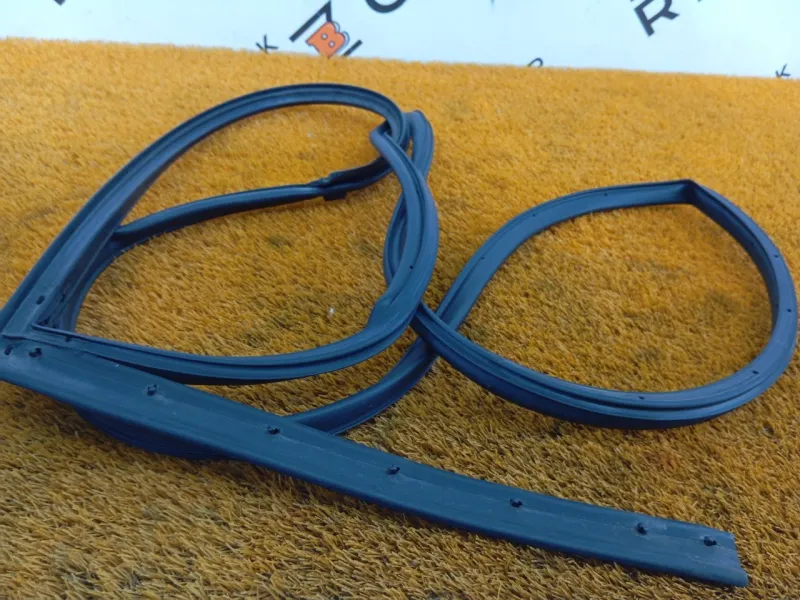 Уплотнитель двери