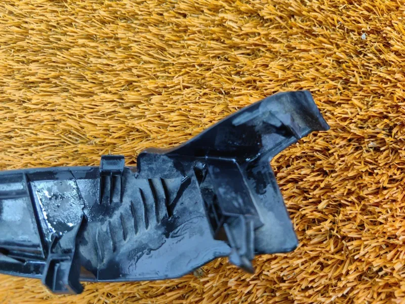 Уголок жабо