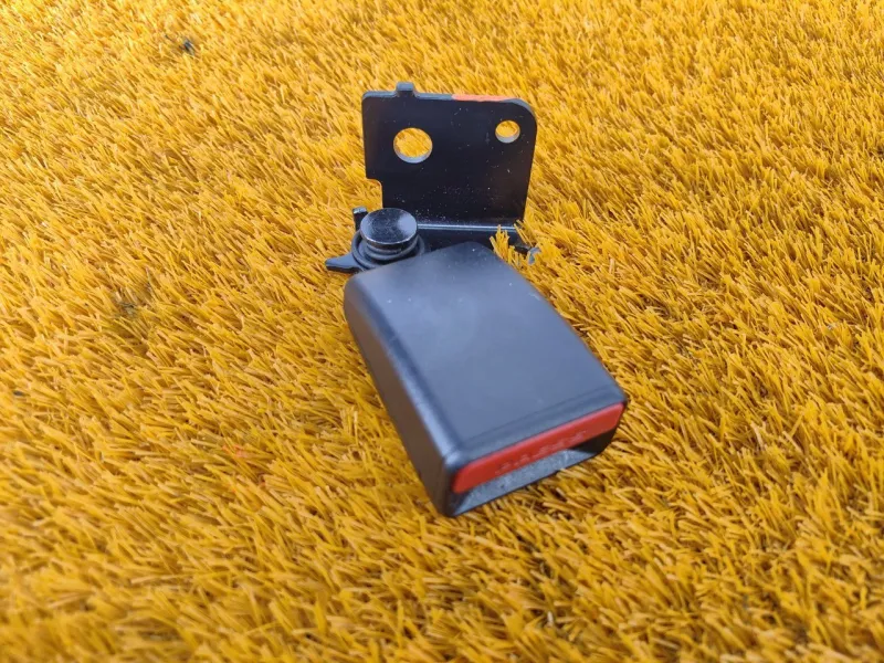 Ответная часть ремня безопасности