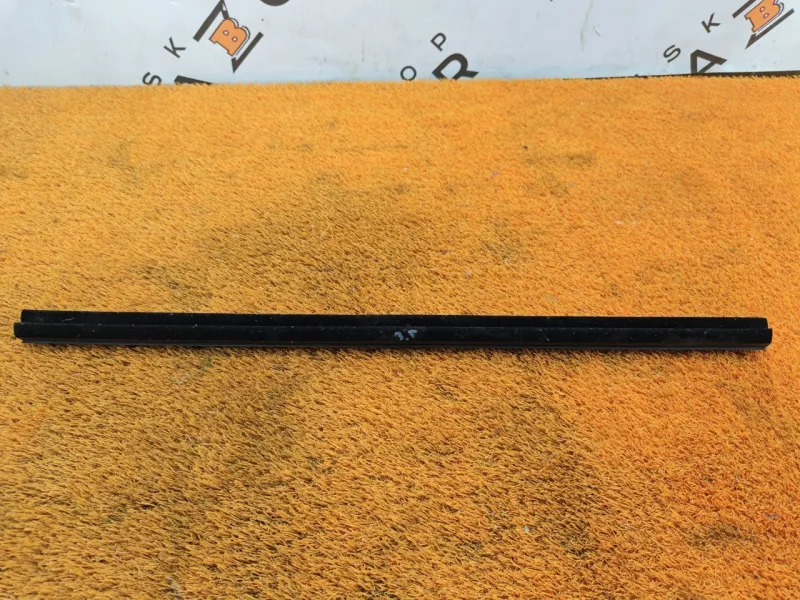 Уплотнитель стекла двери