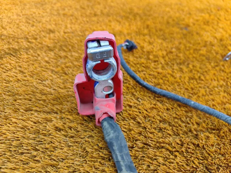 Клемма аккумулятора