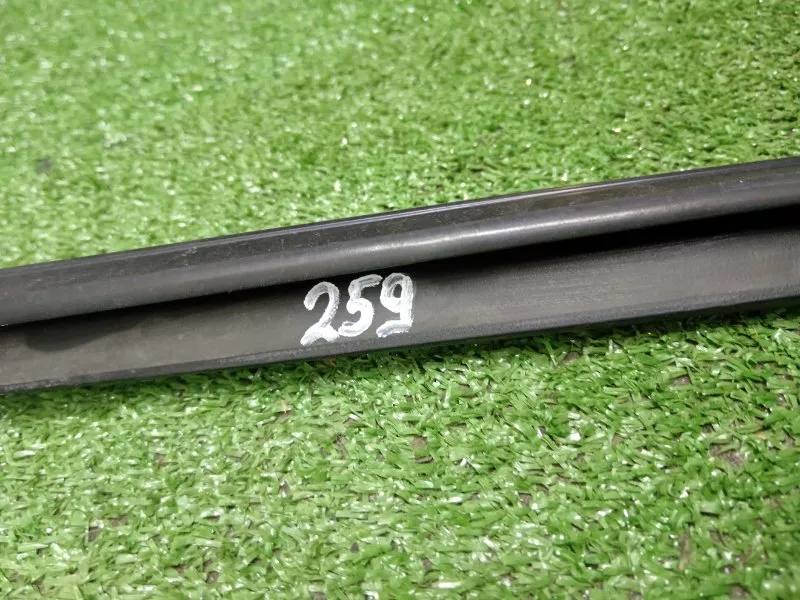 Уплотнитель стекла двери