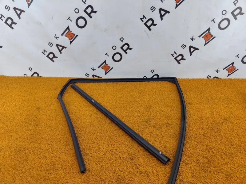 Уплотнитель стекла двери