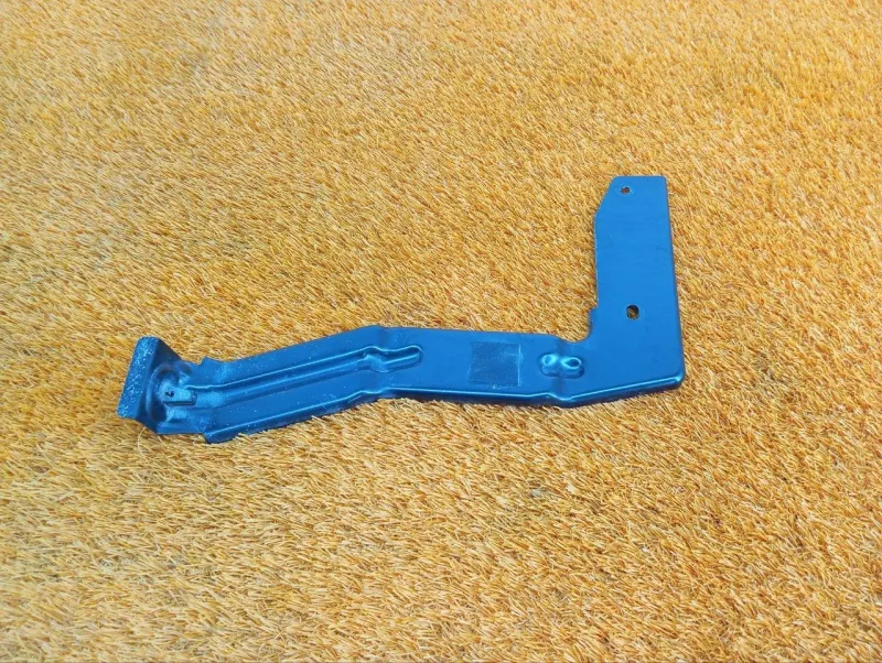 Кронштейн заднего бампера