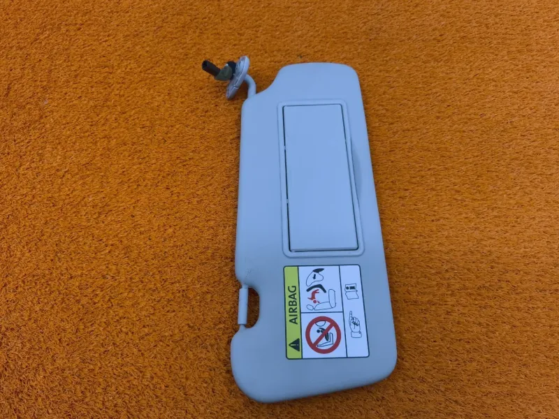 Козырек солнцезащитный