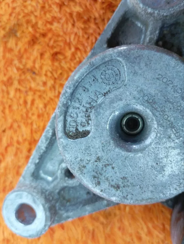 Ролик натяжной навесного оборудования