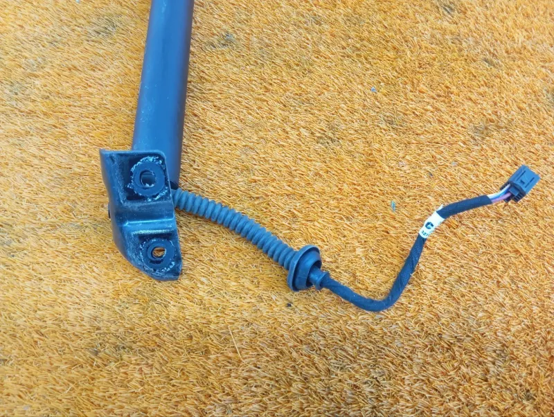 Амортизатор багажника