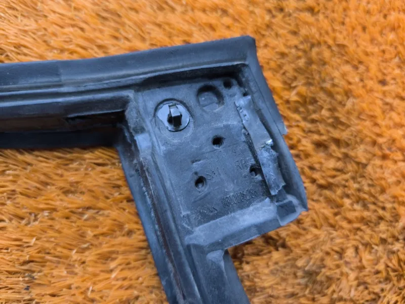 Уплотнитель двери