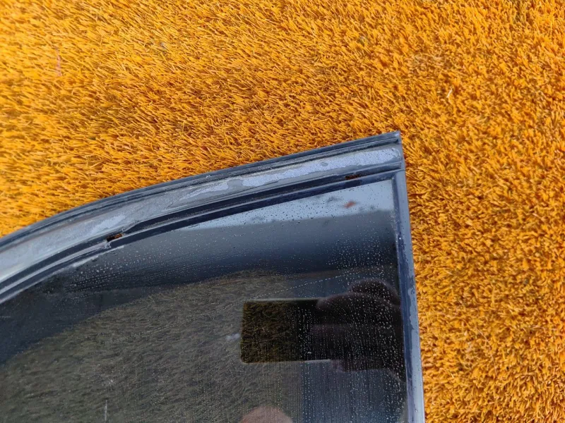 Форточка задняя