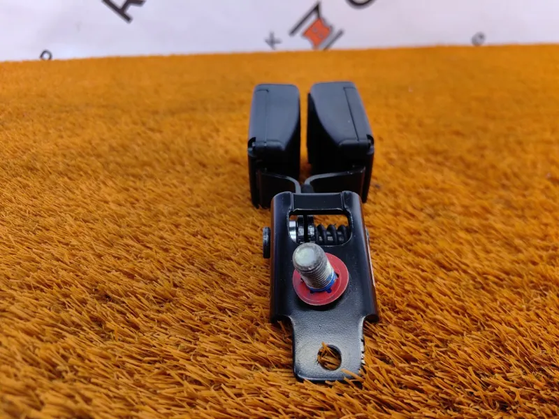 Ответная часть ремня безопасности