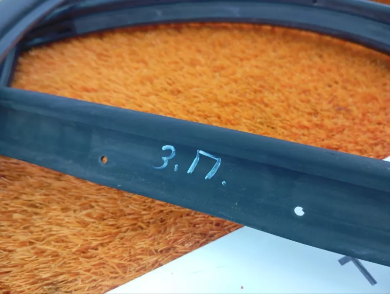 Уплотнитель двери