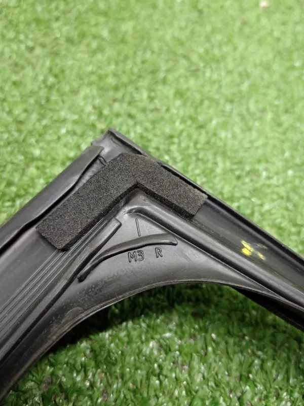 Уплотнитель стекла двери