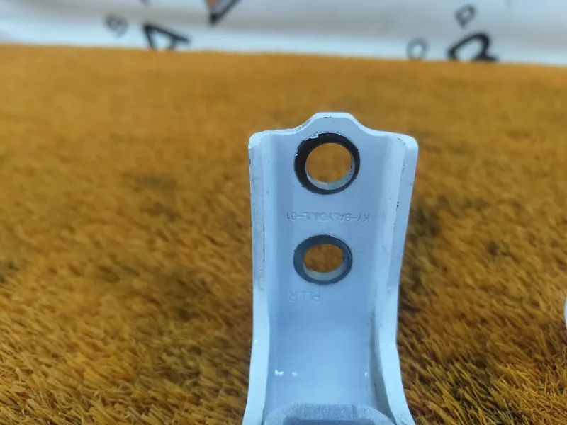 Петля двери