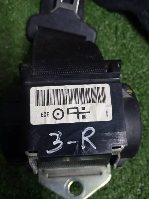 Ремень безопасности