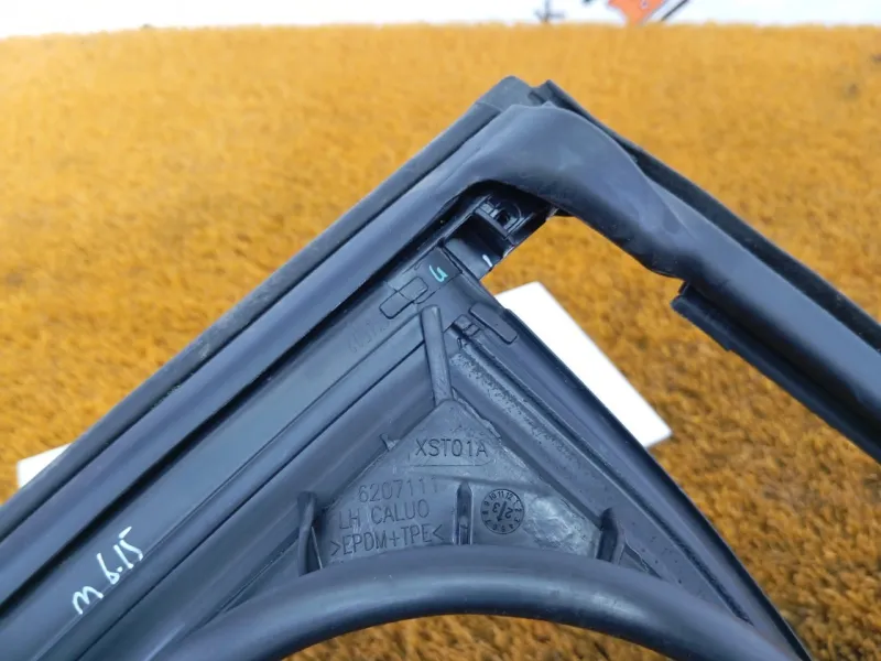 Уплотнитель стекла двери