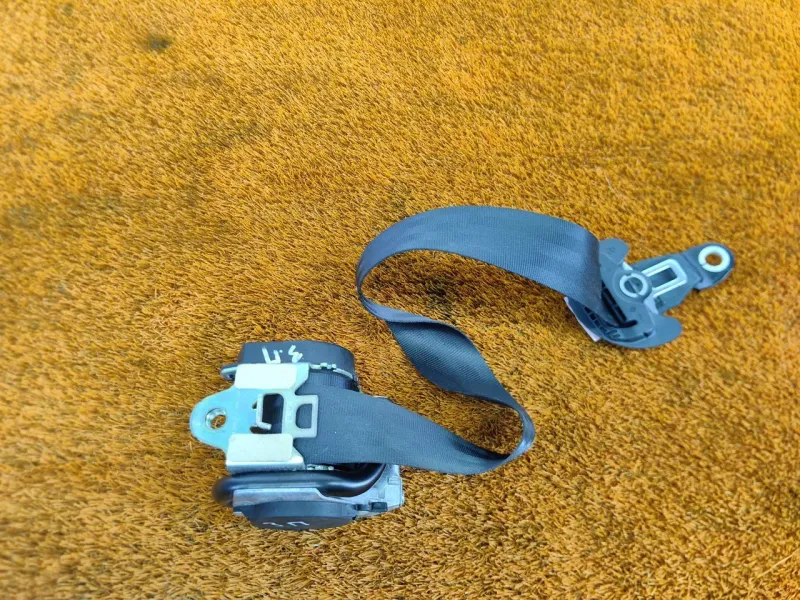 Ремень безопасности