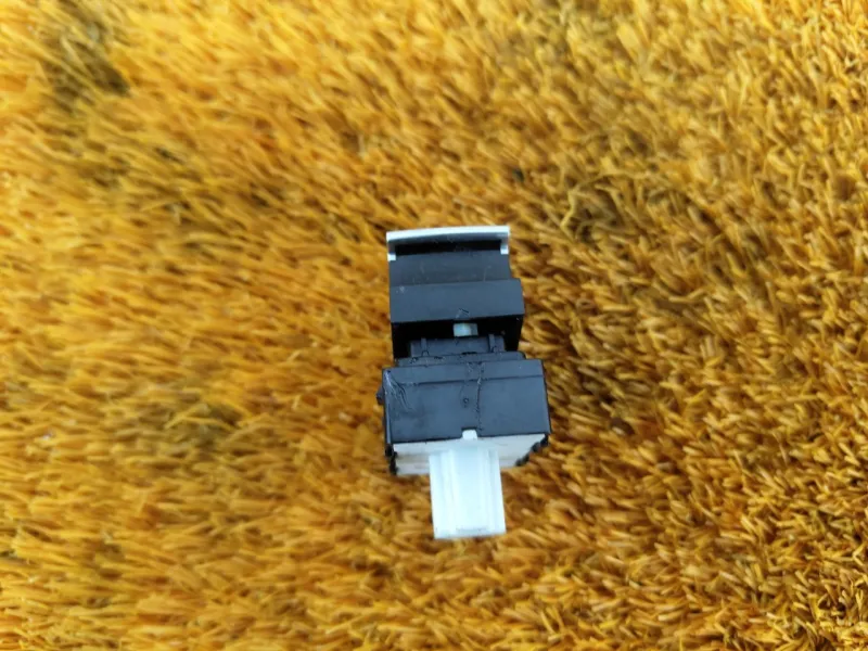 Кнопка стеклоподъемника