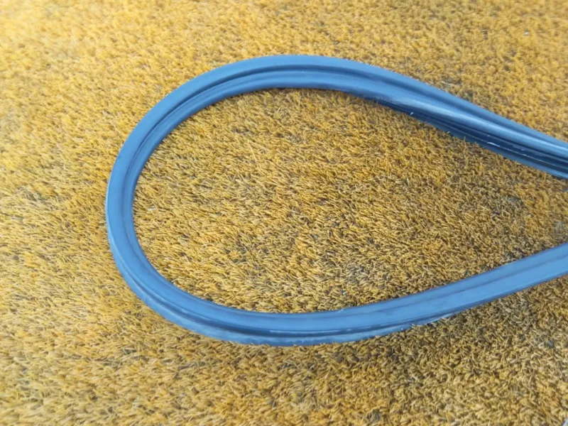 Уплотнитель багажника