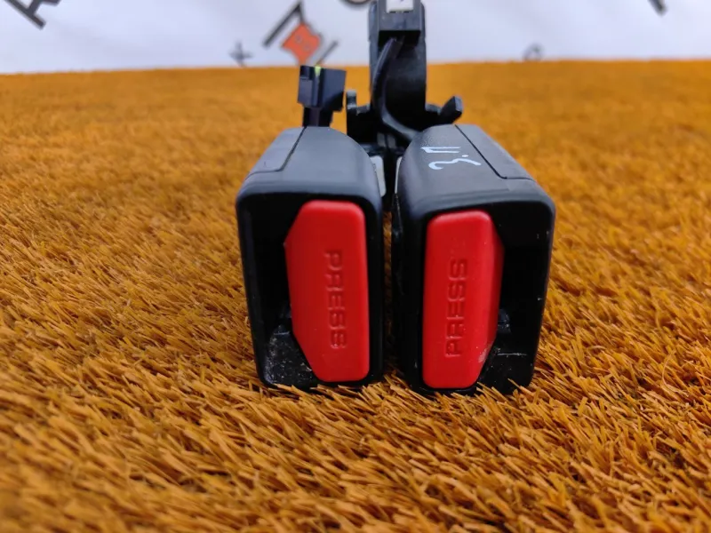 Ответная часть ремня безопасности