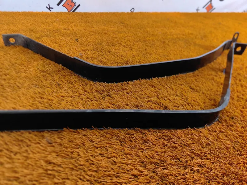 Крепление топливного бака