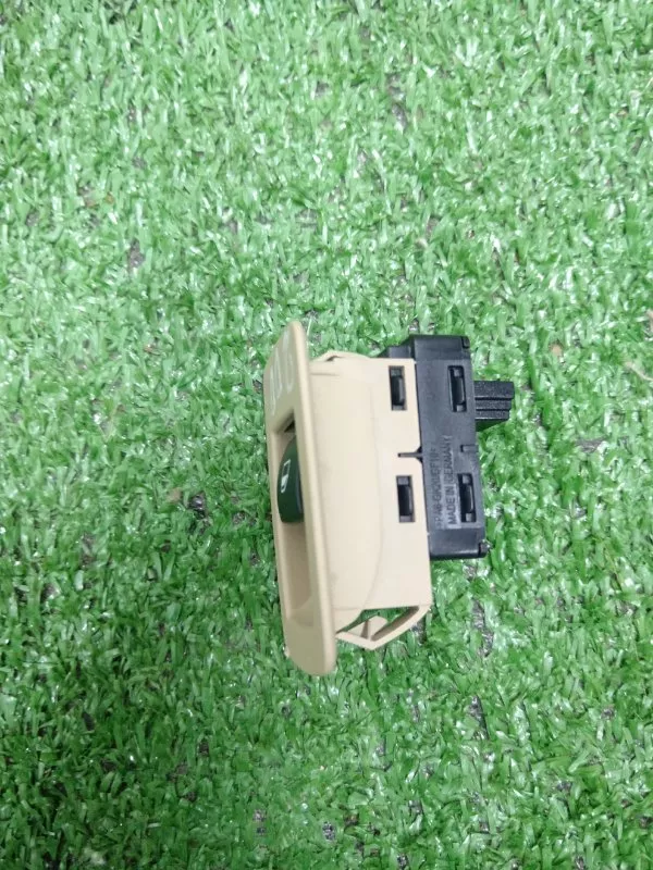 Кнопка стеклоподъемника