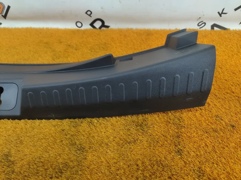 Накладка замка багажника