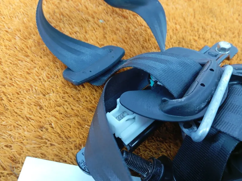 Ремень безопасности