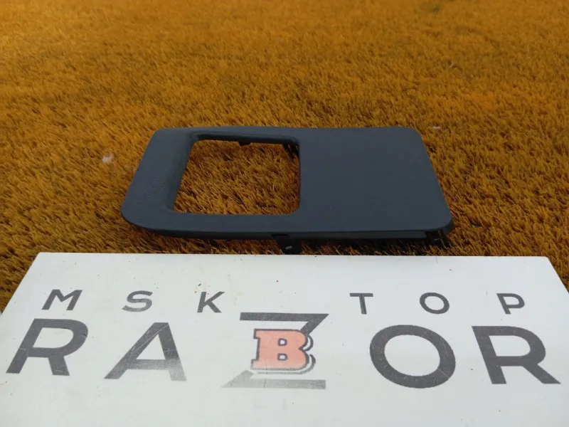 Крышка блока предохранителей