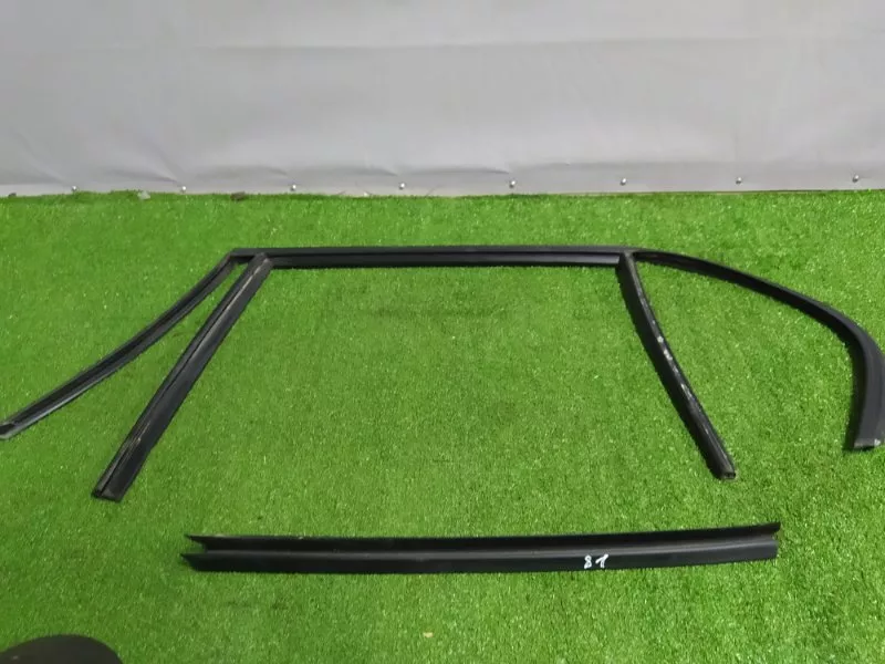 Уплотнитель стекла двери