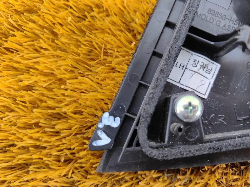 Уголок двери