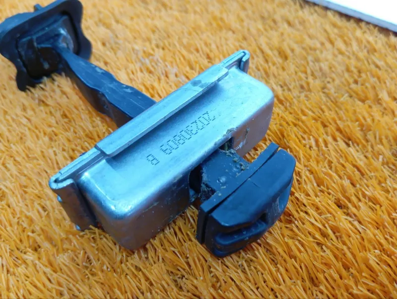 Ограничитель двери