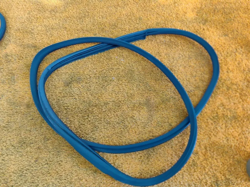 Уплотнитель проема двери