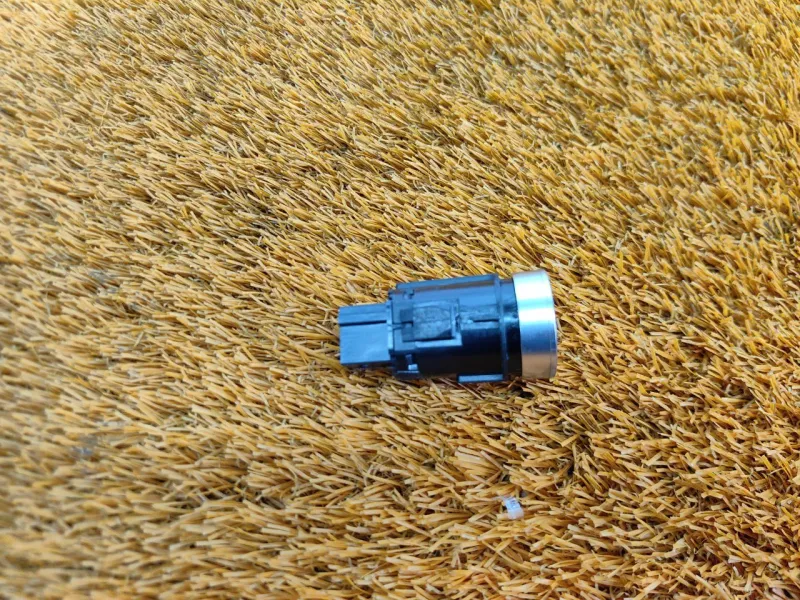 Кнопка запуска двигателя